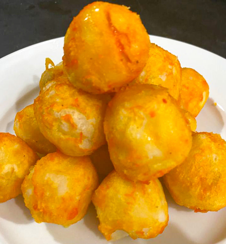Cassava ball snack with garlic and pepper, 6 fried pieces